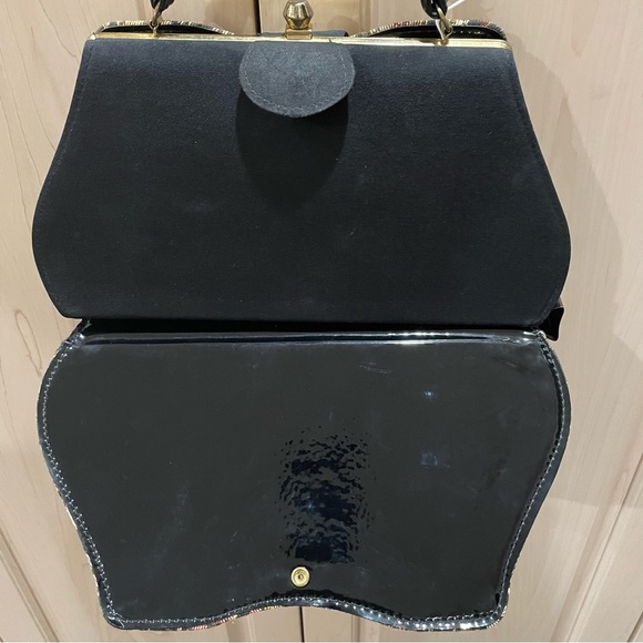 VNTG.  Tapestry Faux Patent Leather Handbag Excellent Preowned Condition - Picture 9 of 9